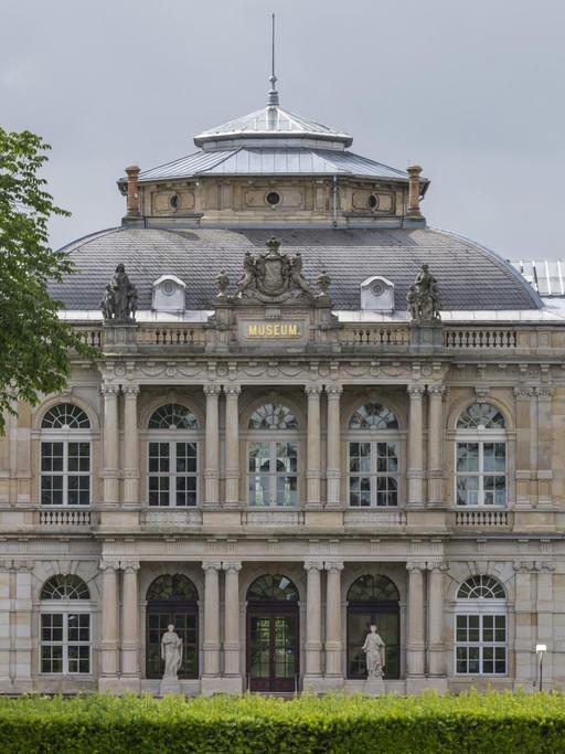 Blick auf die prächtige Fassade des Schlosses Friedenstein in Gotha.
