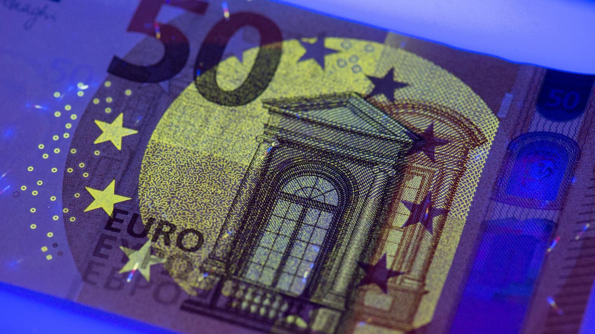 Der Fünfziger ist gemessen an der Stückzahl der wichtigste Euro-Geldschein. Der Fünfziger ist gemessen an der Stückzahl der wichtigste Euro-Geldschein.