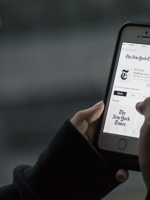 Auf einem iPhone ist die New-York-Times-App von Apple zu sehen.