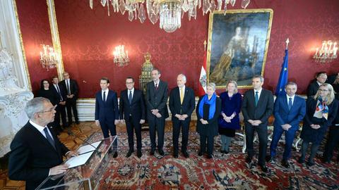 Vereidigung von Österreichs neuer Regierung am 18.12.2017 in der Präsidentschaftskanzlei in Wien.