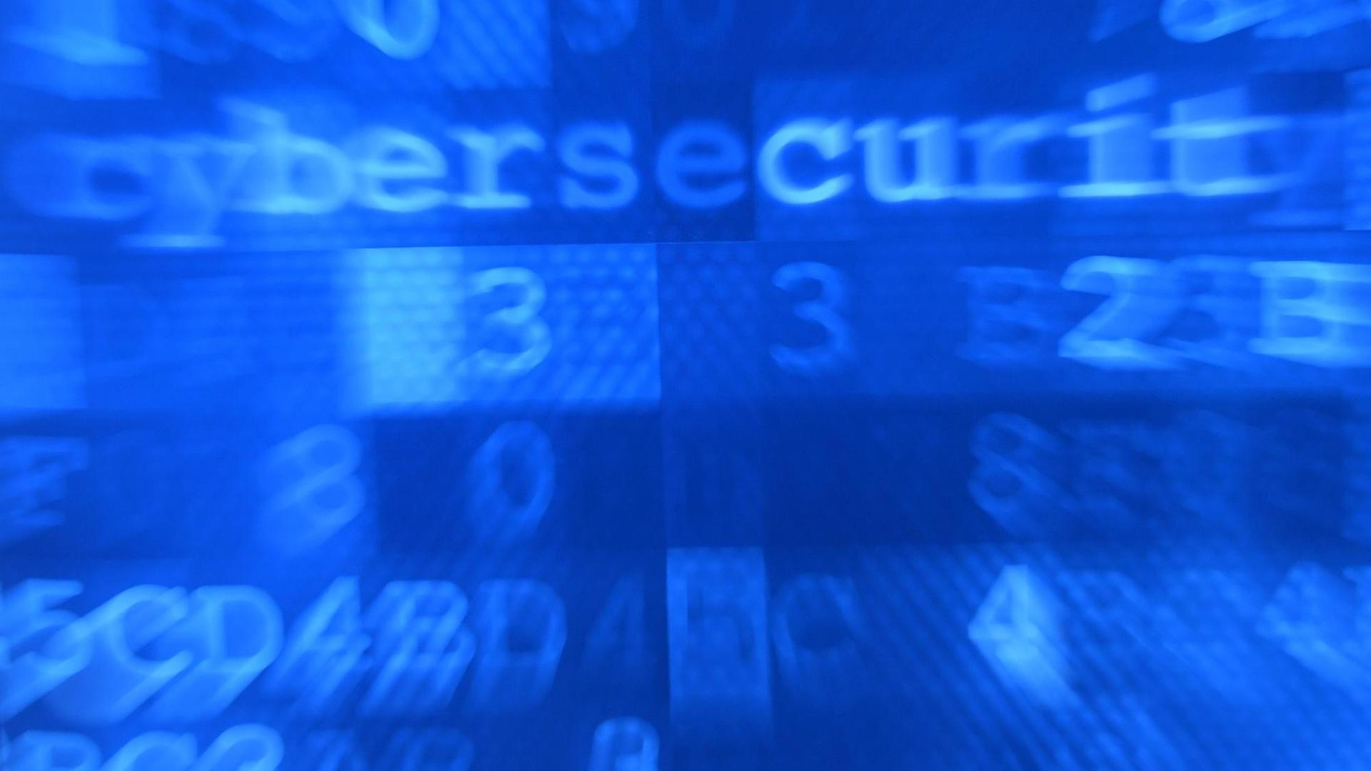 Das Wort "Cybersecurity" steht auf einem Plakat. Das Wort "Cybersecurity" steht auf einem Plakat.