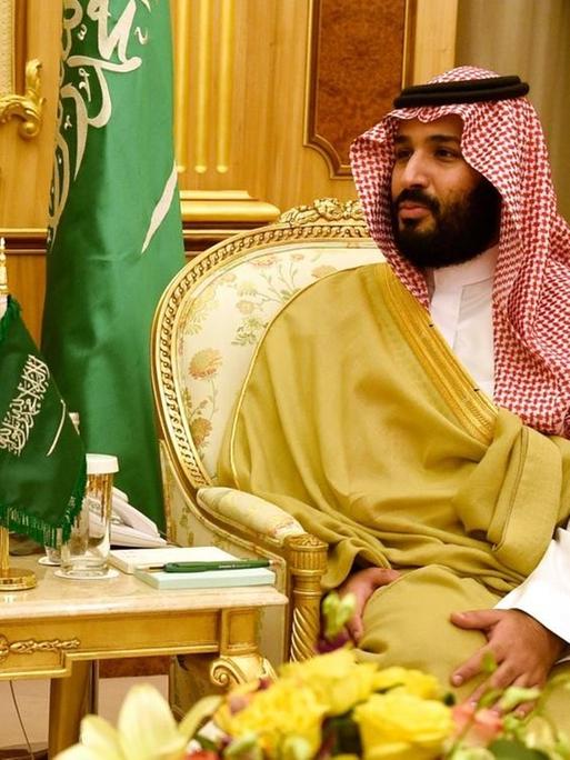 Kronprinz Mohammed bin Salman al-Saud sitzend im Palast Divan in Riad (Saudi-Arabien), Ende 2016