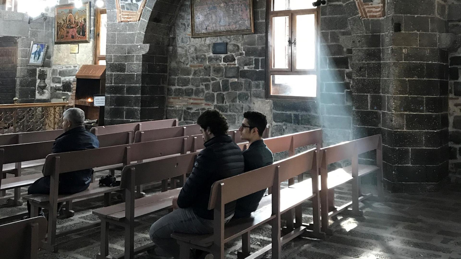 Syrisch-orthodoxer Gottesdienst in der Marienkirche von Diyarbakir