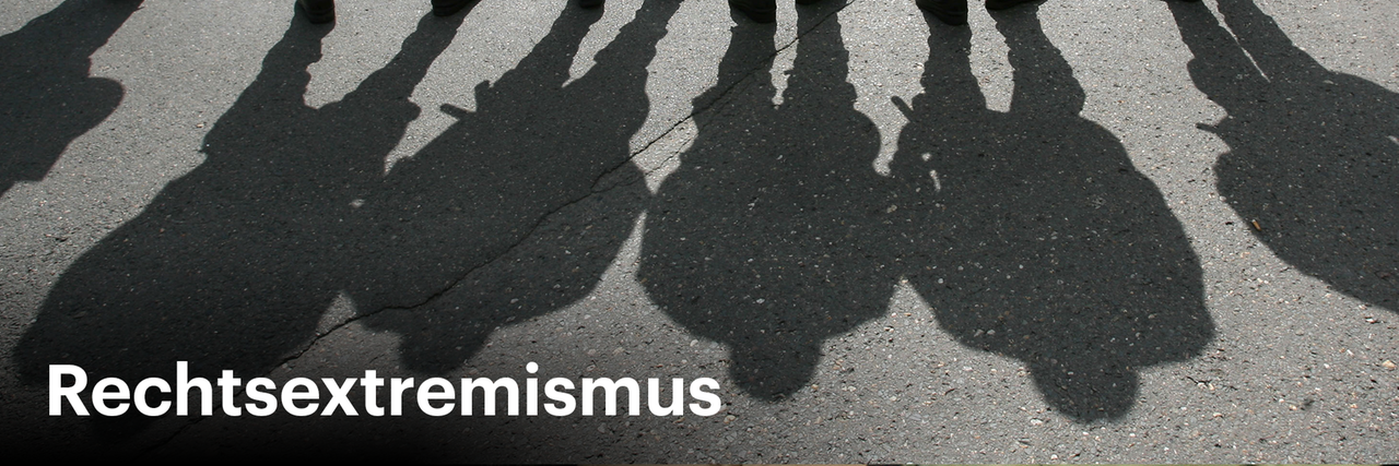 Schatten von Menschen, Text: Rechtsextremismus