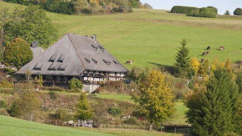 Ein typisches Schwarzwaldhaus Furtwangen im Schwarzwald.