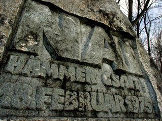 "Nai haemmer gsait" (Nein haben wir gesagt) steht in Alemannisch auf einem Gedenkstein in den Rheinauen im Wyhler Wald "Nai haemmer gsait" (Nein haben wir gesagt) steht in Alemannisch auf einem Gedenkstein in den Rheinauen im Wyhler Wald
