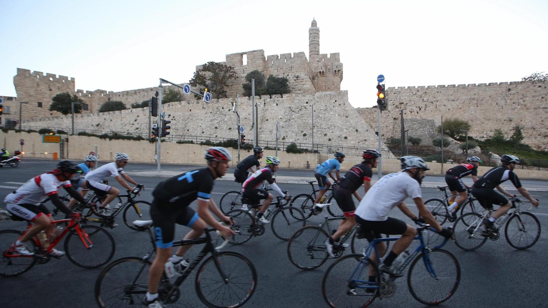 Radrennen in der Jerusalemer Altstadt (Gran Fondo des Giro d'Italia 2013)