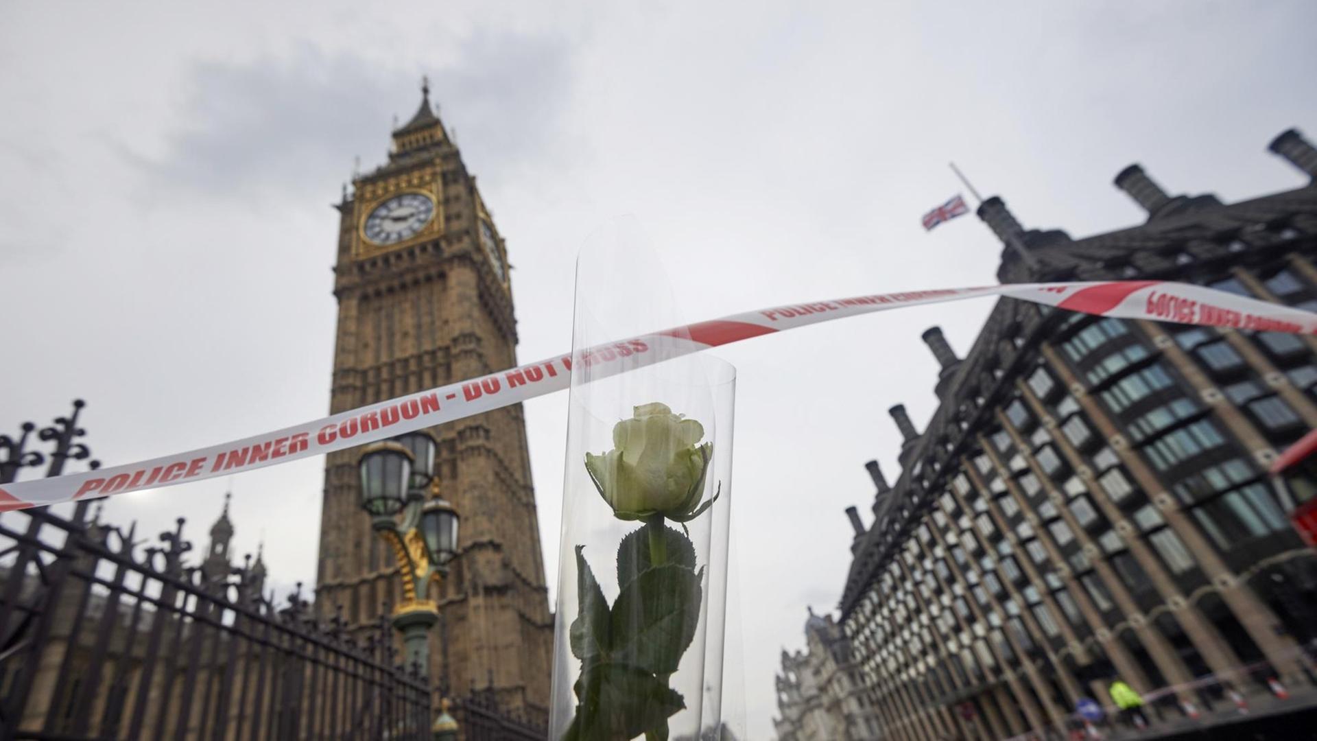 Polizeiabsperrung in London am Tag nach dem Anschlag