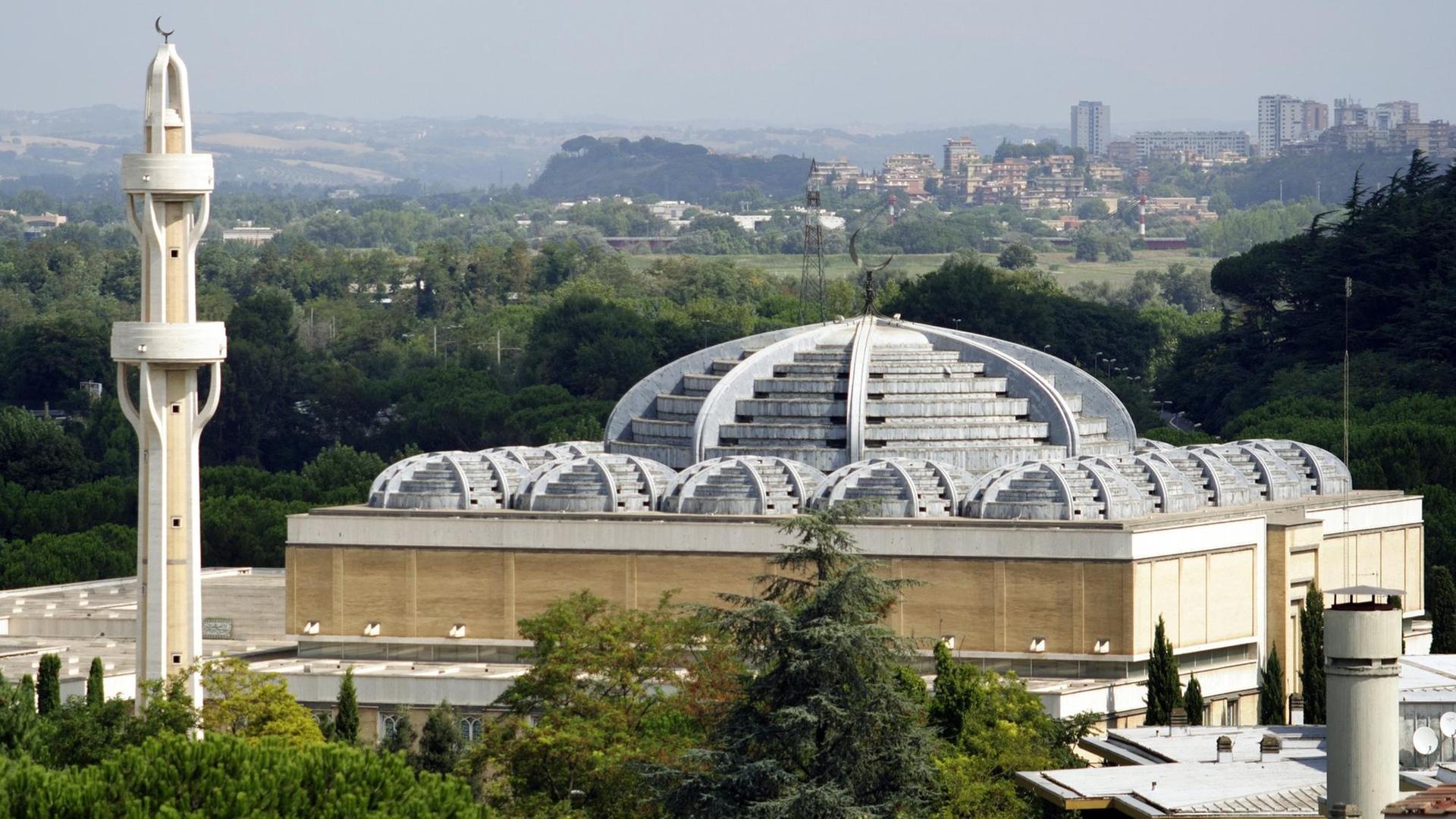 Blick auf Europas größte Moschee in der italienischen Hauptstadt Rom. Die Moschee bietet Platz für bis zu 2000 Menschen.