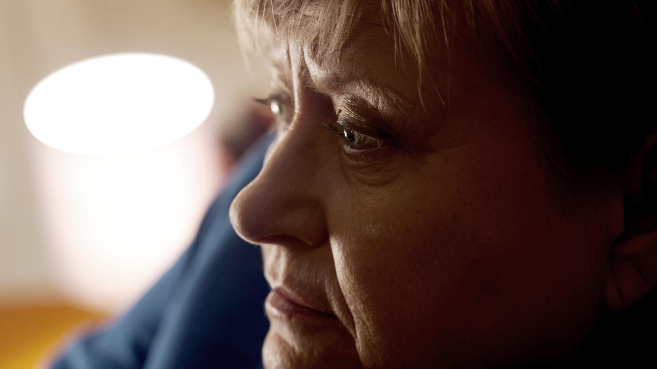 "Die Stunden der Entscheidung - Angela Merkel und die Flüchtlinge": Nahaufnahme von Angela Merkel (Heike Reichenwallner)