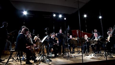 Die Musiker des Boston Early Music Festival Chamber & Vocal Ensembles spielen im Sendesaal Bremen Johann Sebastianis Matthäus-Passion.