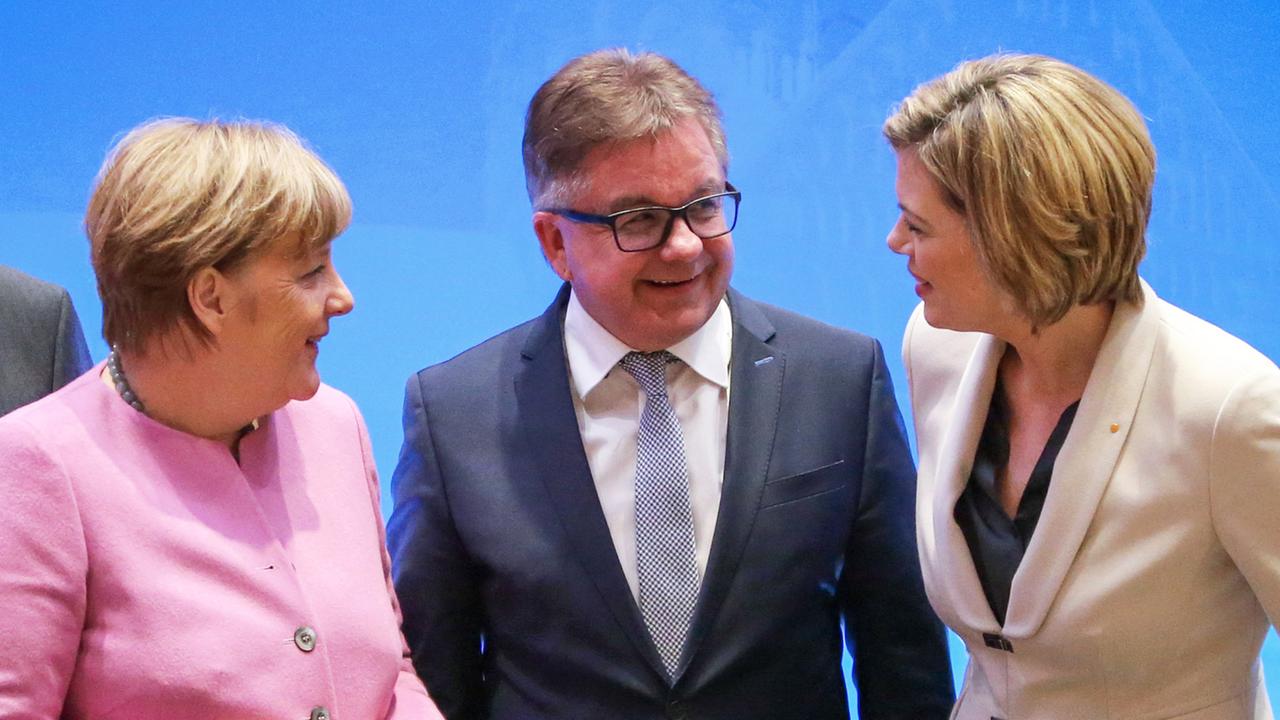 Die Bundeskanzlerin und CDU-Vorsitzende Angela Merkel (l-r), der CDU-Spitzenkandidat für die Landtagswahl in Baden-Württemberg, Guido Wolf und die rheinland-pfälzische CDU-Landesvorsitzende, Julia Klöckner
