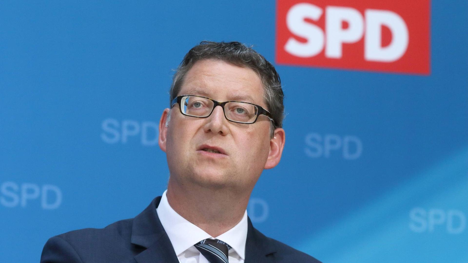 Thorsten Schäfer-Gümbel (Stellvertretender Parteivorsitzender, SPD) bei der Vorstellung des SPD-Steuerkonzepts zur Bundestagswahl 2017 anlässlich einer Pressekonferenz im Atrium des Willy-Brandt-Hauses am 19.06.2017 in Berlin.