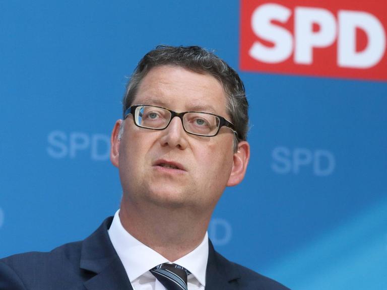 Thorsten Schäfer-Gümbel (Stellvertretender Parteivorsitzender, SPD) bei der Vorstellung des SPD-Steuerkonzepts zur Bundestagswahl 2017 anlässlich einer Pressekonferenz im Atrium des Willy-Brandt-Hauses am 19.06.2017 in Berlin.