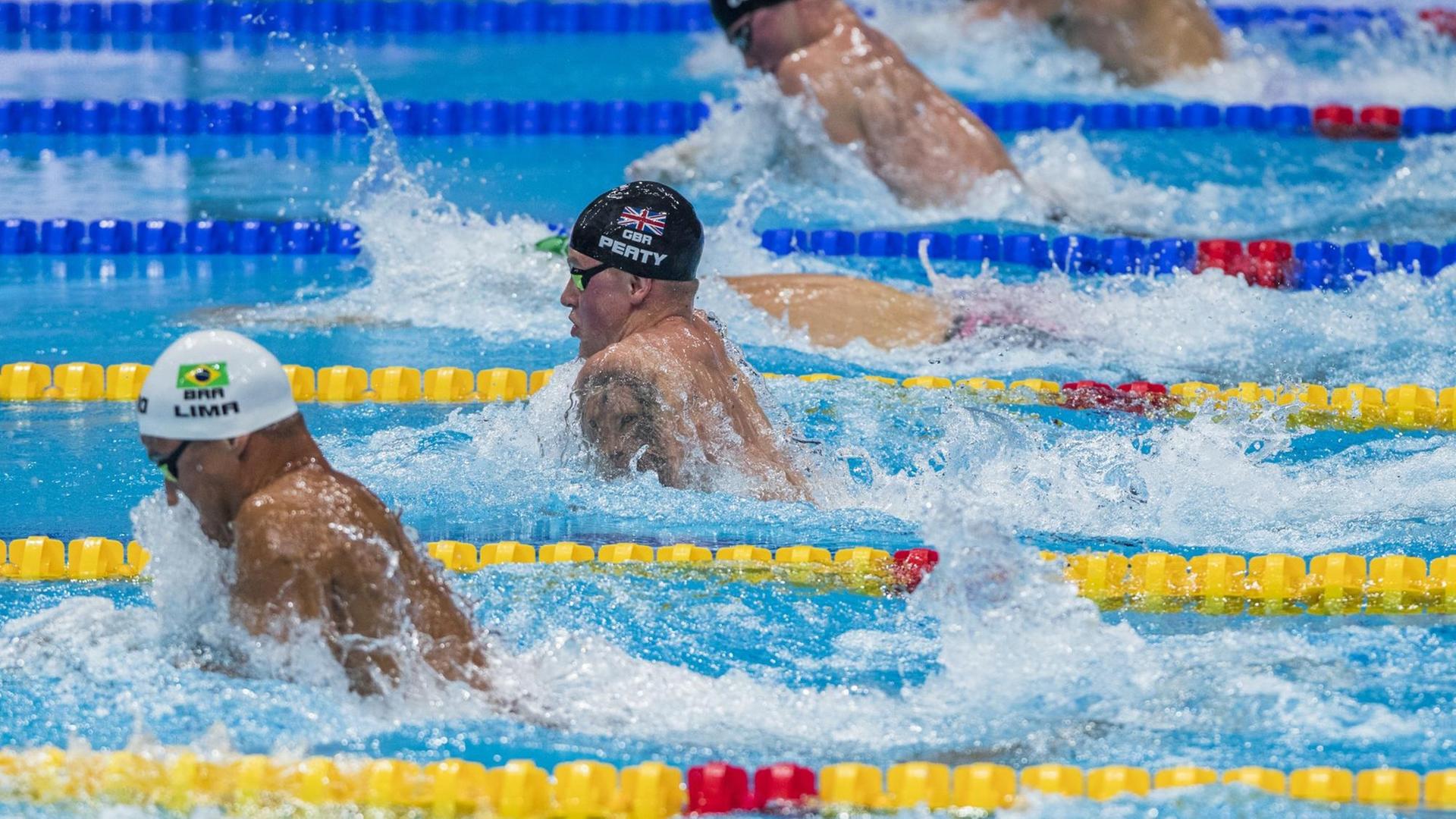 Adam Peaty aus Großbritannien im Finale über 50 Meter Brust bei der Schwimm-Weltmeisterschaft in Budapest.