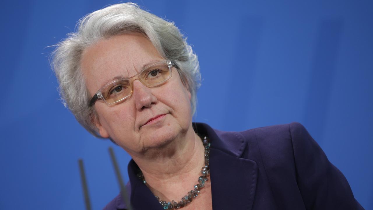 Bildungsministerin Annette Schavan (CDU) steht am 09.02.2013 im Bundeskanzleramt in Berlin bei einem Pressestatement, um den Rücktritt als Bildungsministerin bekanntzugeben.