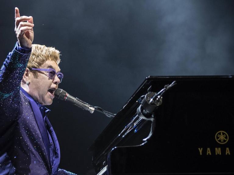 Elton John bei einem Konzert in Albuquerque, New Mexico am 22. März 2017.