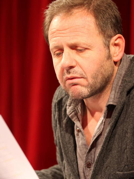 Schauspieler Samuel Finzi beim Matinee Tatort Schlachtfeld am 31. Januar 2016 im Schauspielhaus Magdeburg.
