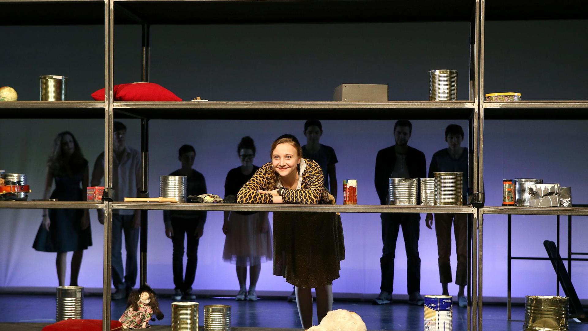"Anne" nach dem Tagebuch der Anne Frank aufgeführt vom Jungen Schauspiel Frankfurt beim Theatertreffen der Jugend 2015 in Berlin.