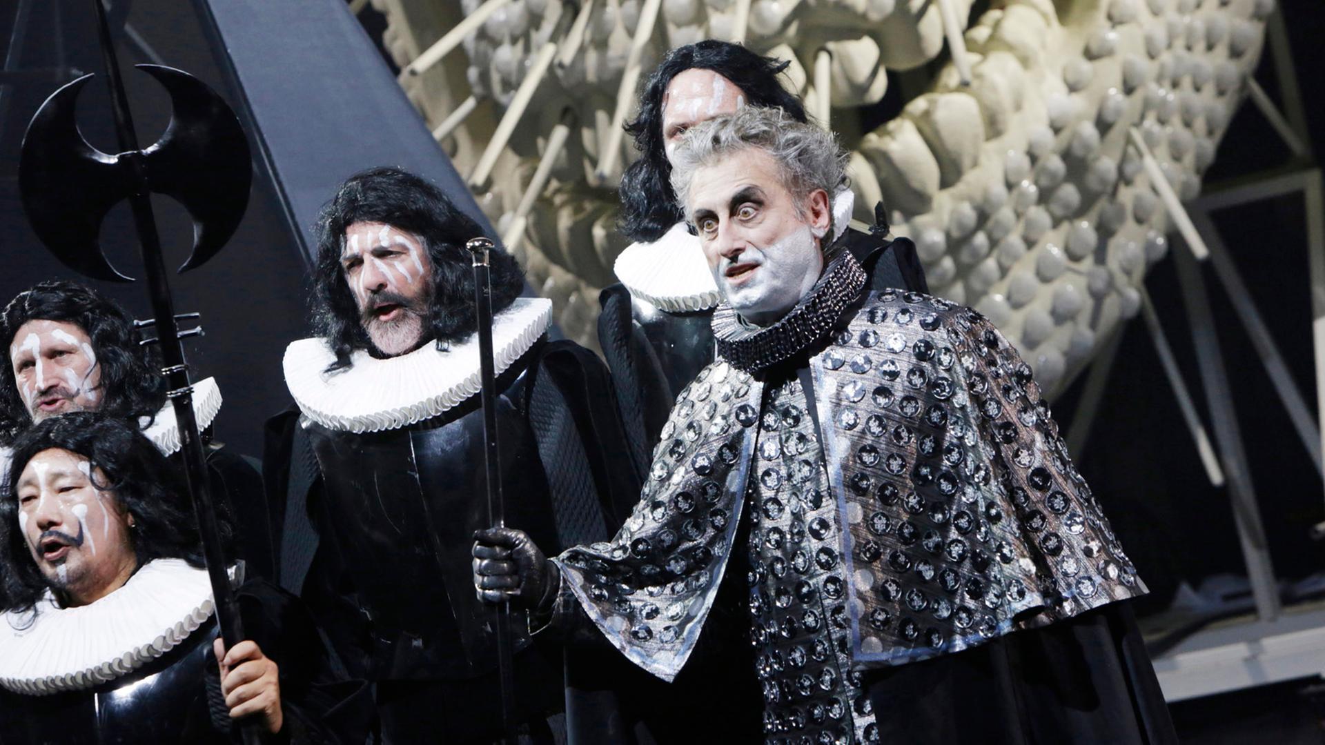 Vincent Le Texier als "Giacomo Balducci" und der Chor der Oper Köln in der "Benvenuto Cellini"-Inszenierung von Carlus Padrissa