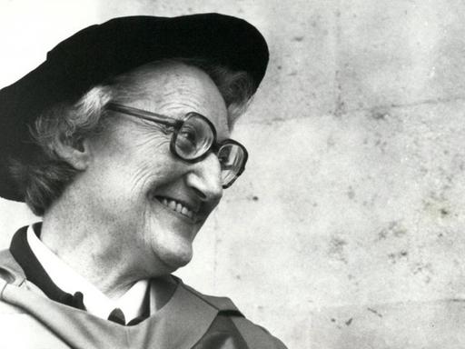 Cicely Saunders, die Begründerin der Hospizbewegung, in einer Aufnahme von 1977