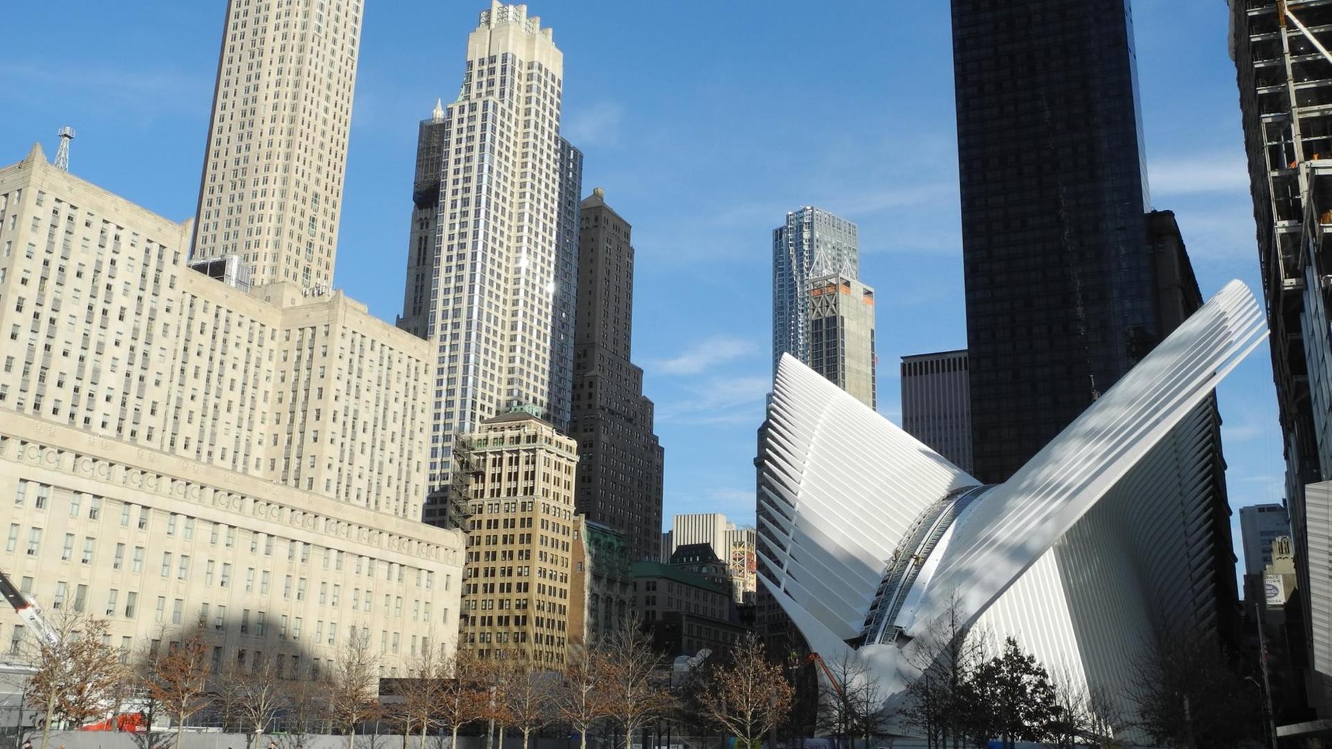 Der "Oculus"-Bahnhof in New York. Der spanische Stararchitekt Santiago Calatrava hat ihn entworfen. Er ist mit vier Milliarden US-Dollar der teuerste Bahnhof der Welt.