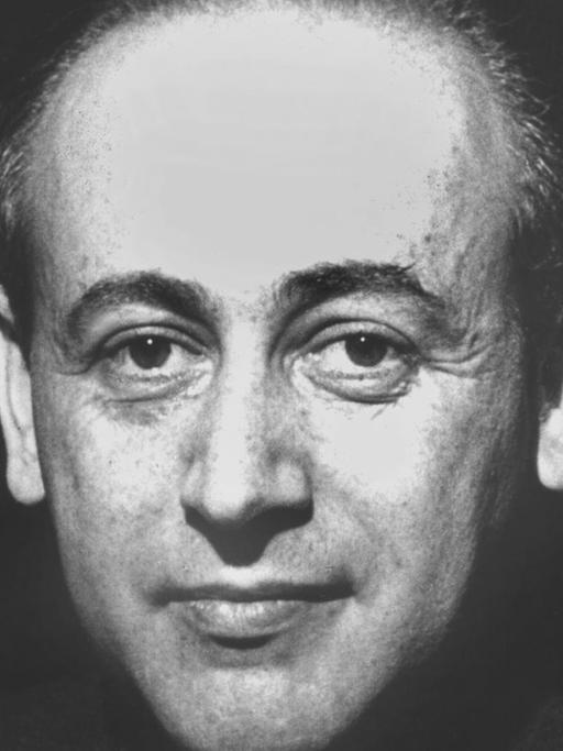 Paul Celan, deutschsprachiger Lyriker rumänischer Herkunft, geboren am 23.11.1920 in Tschernowzy, gestorben am 20.4.1970 in Paris. Celan zählt zu den bedeutendsten deutschsprachigen Lyrikern.