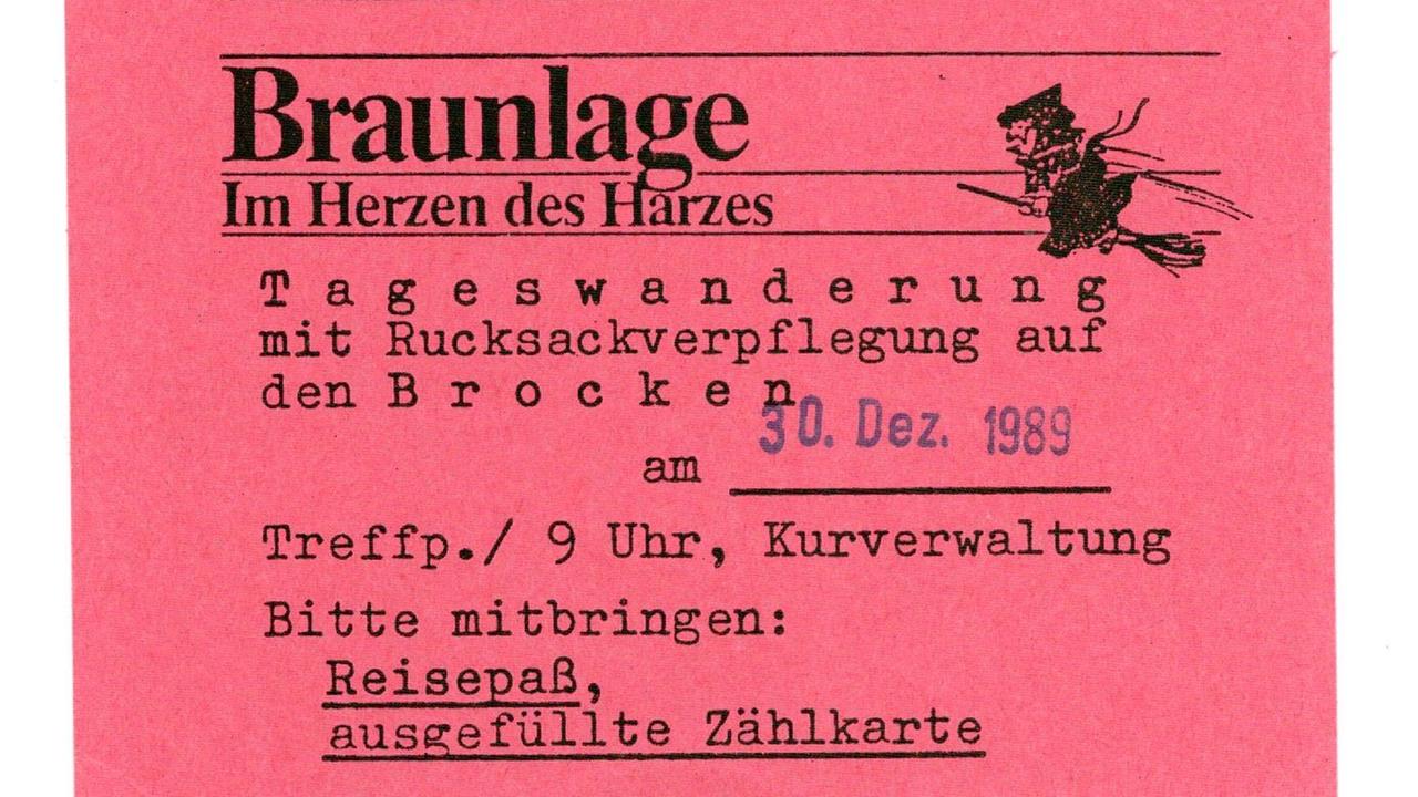Fotoaufnahme der Anmeldung für die Tageswanderung auf den Brocken vom 30.12.1989 aus dem Privatarchiv von Dietlind Koch 