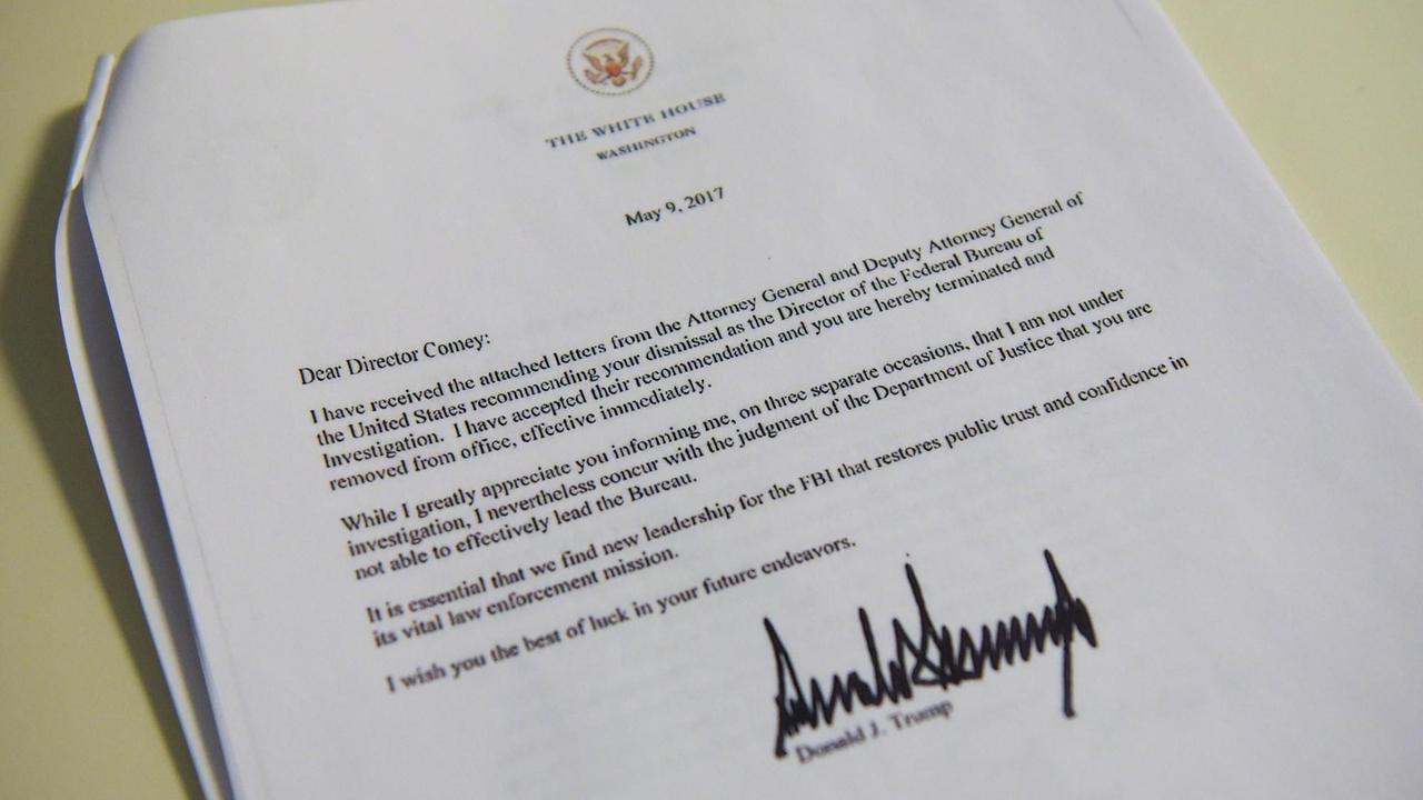 Eine Kopie des Entlassungsschreibens von US-Präsident Trump an FBI-Chef Comey.