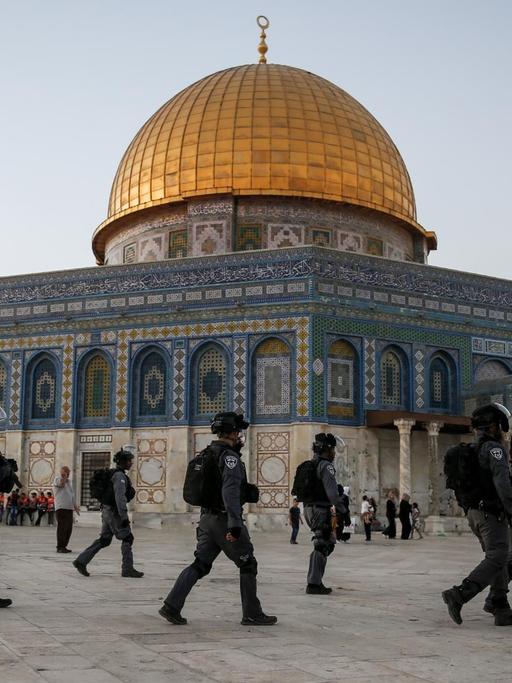 Israelische Sicherheitskräfte vor dem Felsendom auf dem Tempelberg in Jerusalem