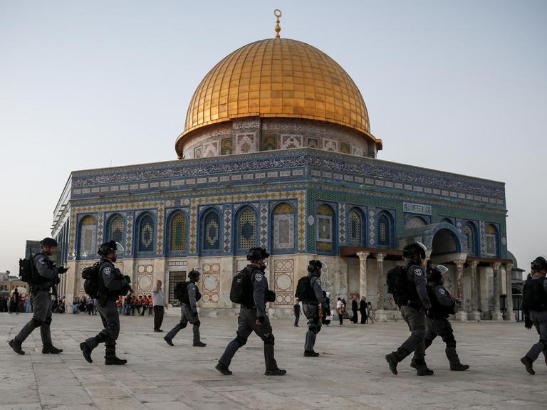 Israelische Sicherheitskräfte vor dem Felsendom auf dem Tempelberg in Jerusalem