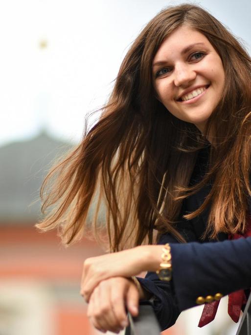 Porträt der Theologin und Journalistin Jacqueline Straub