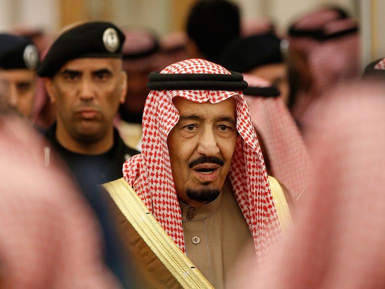 Der neue saudische König Salman bin Abdul-Aziz al-Saud bei einer Trauerfeier für seinen Vorgänger Abdullah.