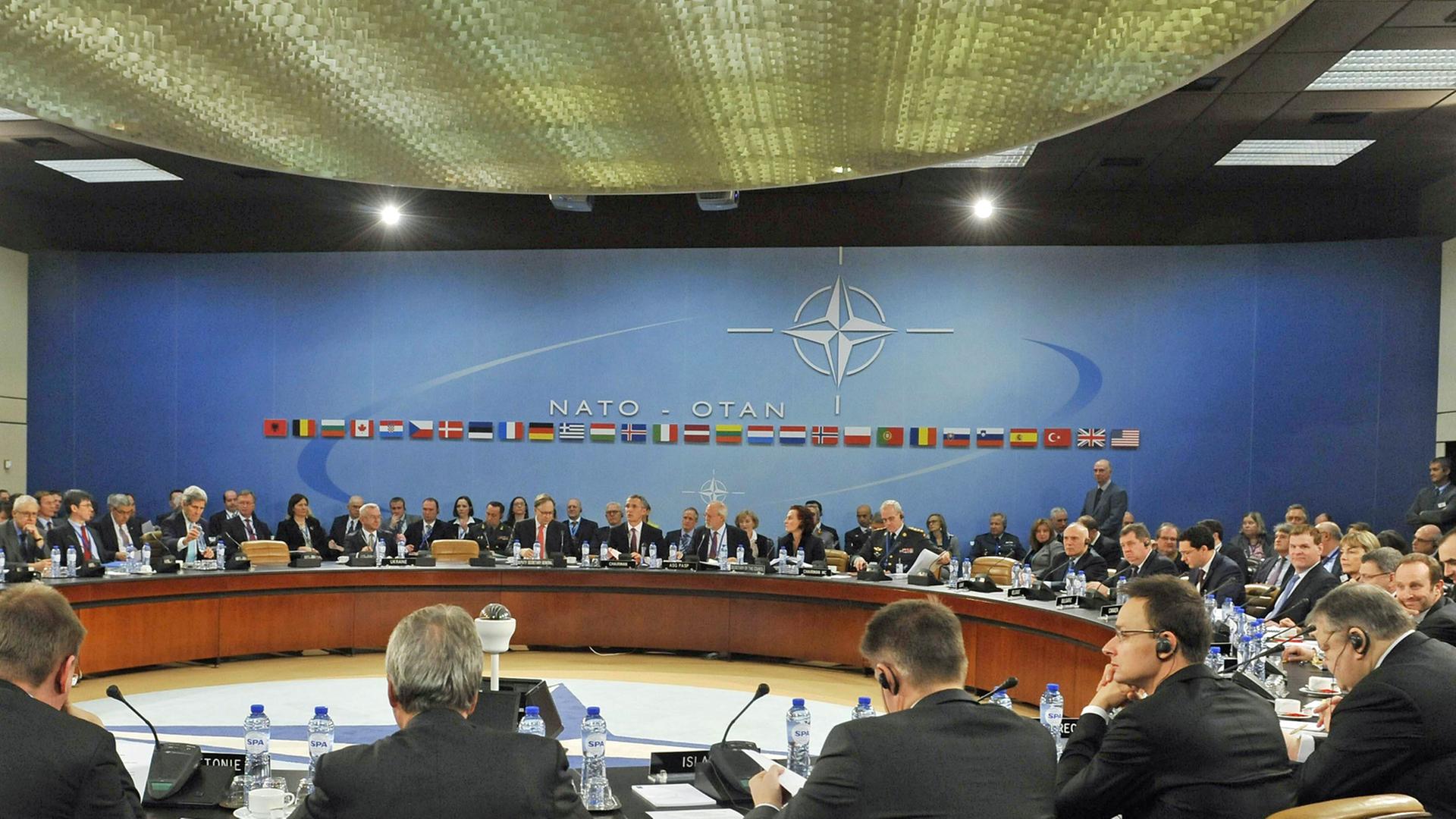Die Versammlung der Außenminister der Nato in Brüssel.