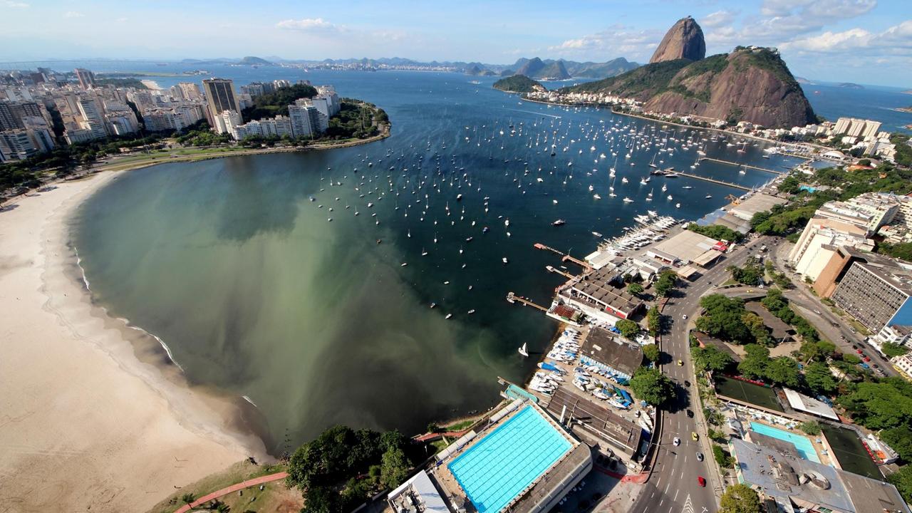 Der Strand von Botafogo ist der am stärksten verschmutzte Stand von Rio de Janeiro. Dort hat die Wissenschaftlerin Renata Picão von der staatlichen Universität UFRJ den höchsten Wert an KPC-Bakterien gefunden, zehn von zehn Proben waren positiv.