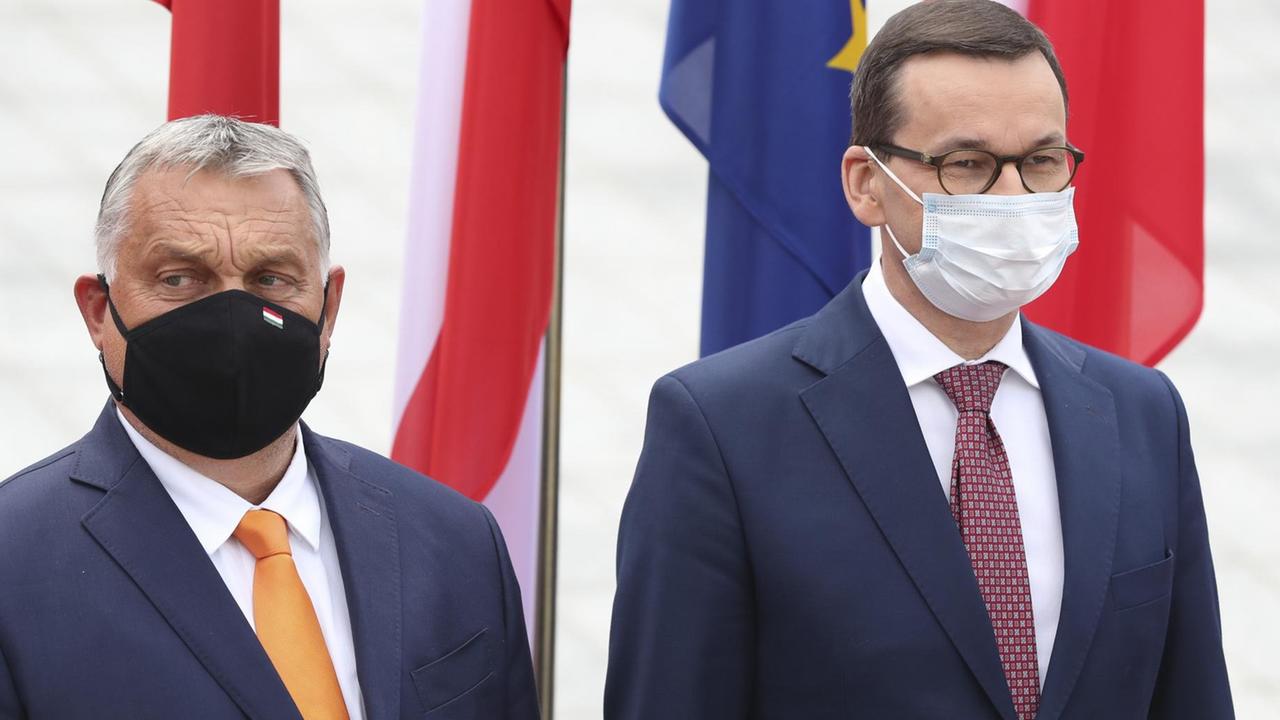 Der polnische Ministerpräsident Morawiecki und der ungarische Ministerpräsident Orban wollen gegen den EU-Haushalt stimmen.