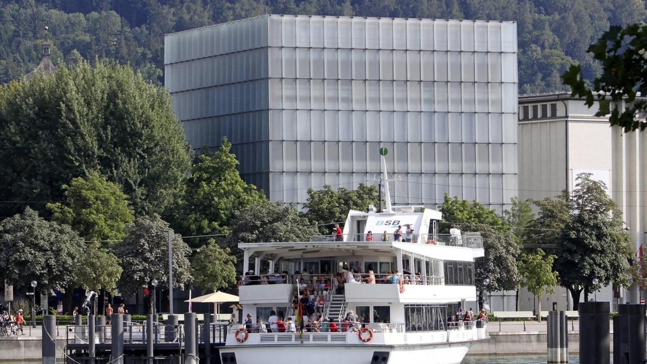 Bregenz am Bodensee, Blick zum Kunsthaus vom Wasser aus