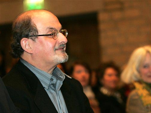 Der mit britischem Pass in New York lebende Schriftsteller Salman Rushdie nimmt am 23. Januar 2006 in Köln an einem Empfang mit Lesung im Rathaus teil.