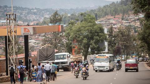 Straßenszene in Ruandas Hauptstadt Kigali