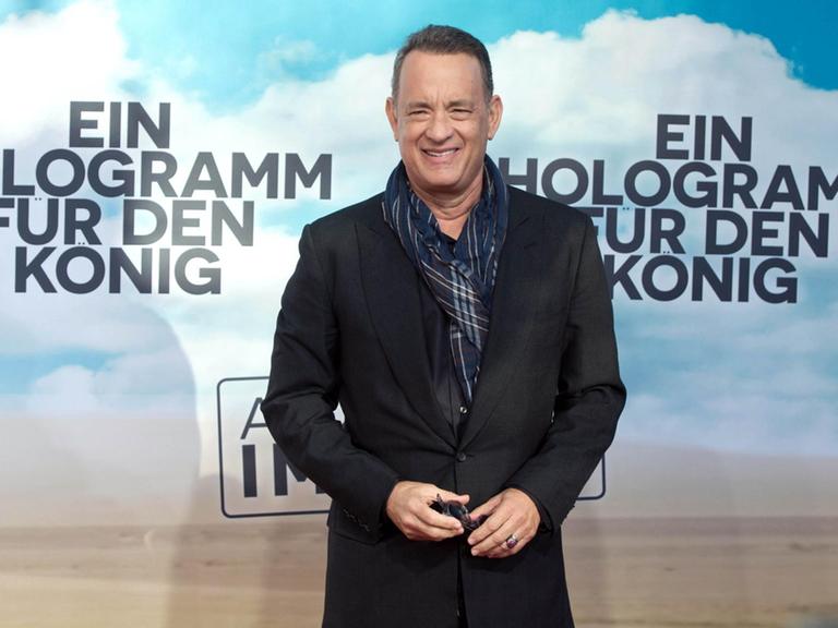 Der Schauspieler Tom Hanks kommt zur Europapremiere des Films "Ein Hologramm für den König" in Berlin.