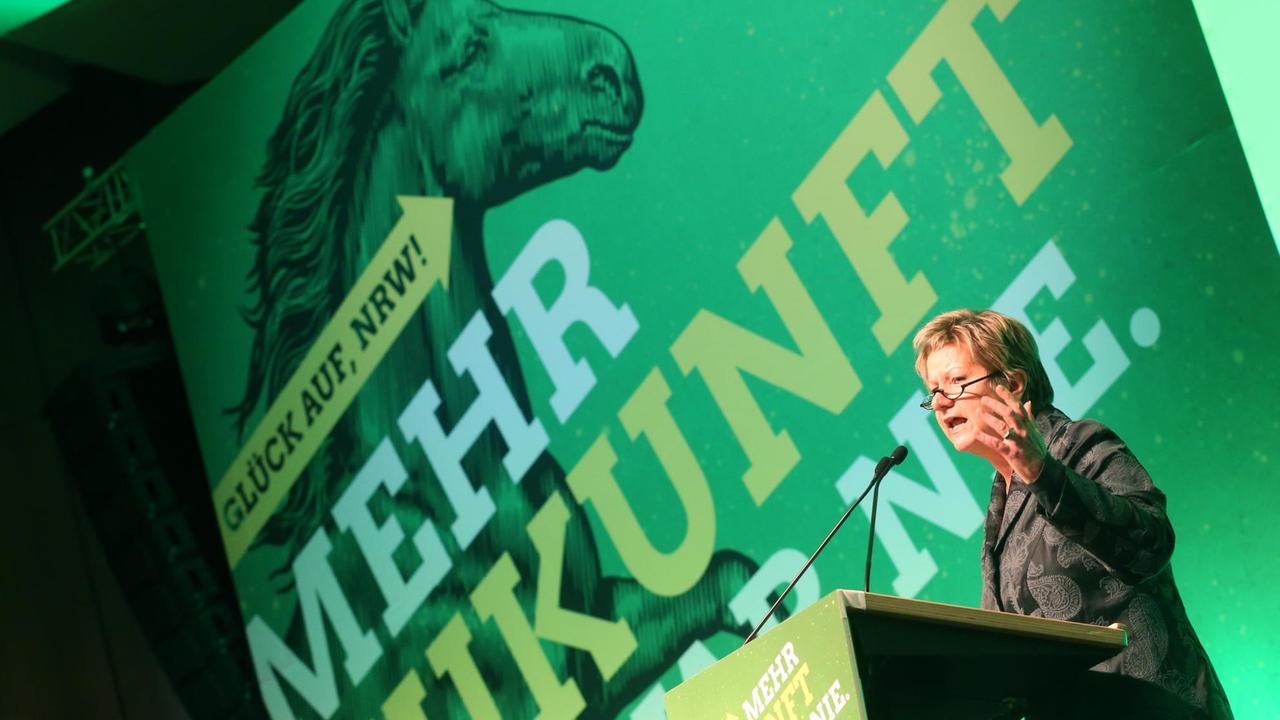 Sylvia Löhrmann spricht am 02.12.2016 in Oberhausen auf dem Landesparteitag der Grünen.