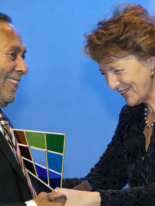 Princess Margriet (R) of the Netherlands honores sociologist Stuart Hall during the ceremony of the Princess Margriet Award for Cultural Diversity, Tuesday 09 December 2008 in Brussels, Belgium. The award is a tribute to the work of Princess Margriet for the European Cultural Foundation (ECF) as old-president of the ECF. The price is for European artists and thinkers.