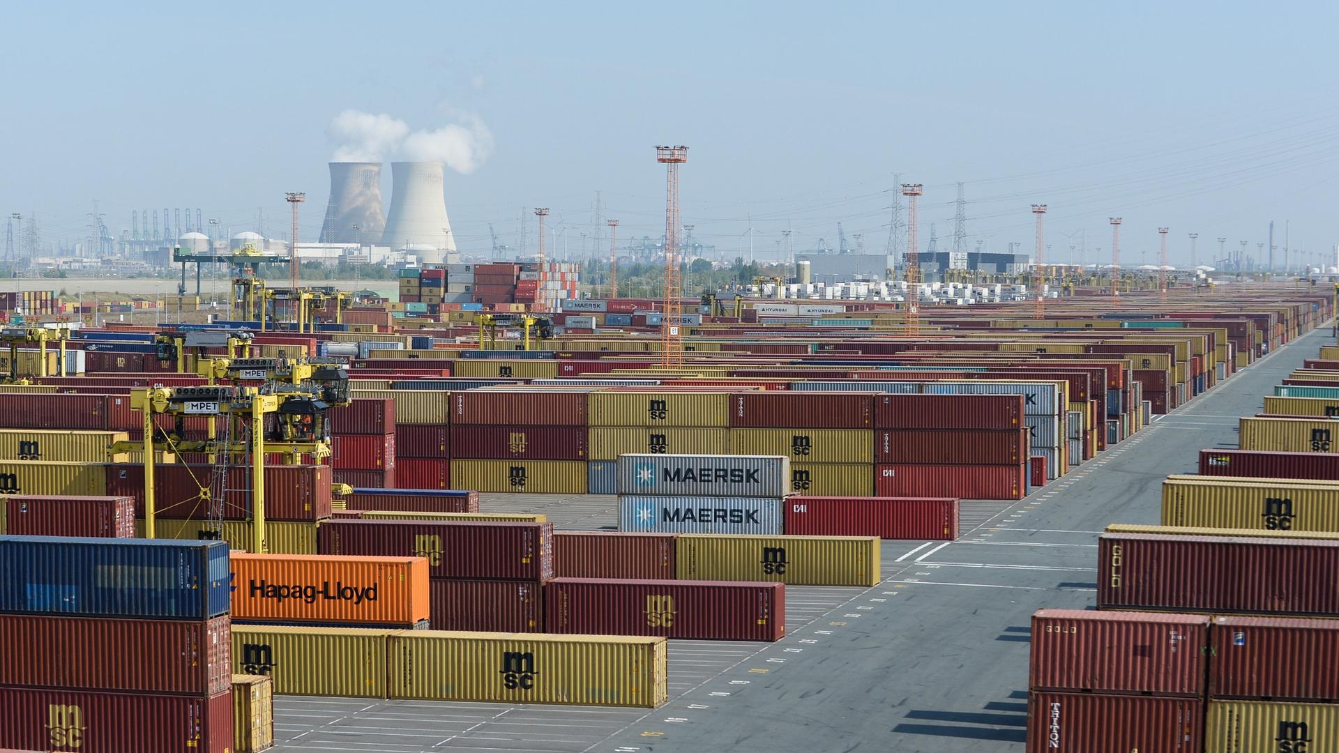 Container-Terminal im Hafen von Antwerpen Container-Terminal im Hafen von Antwerpen