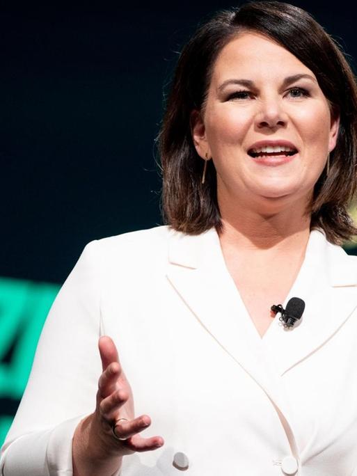 Annalena Baerbock, Bundesvorsitzende von Bündnis 90/Die Grünen, hält beim digitalen Bundesparteitag der Grünen ihre politische Auftaktrede