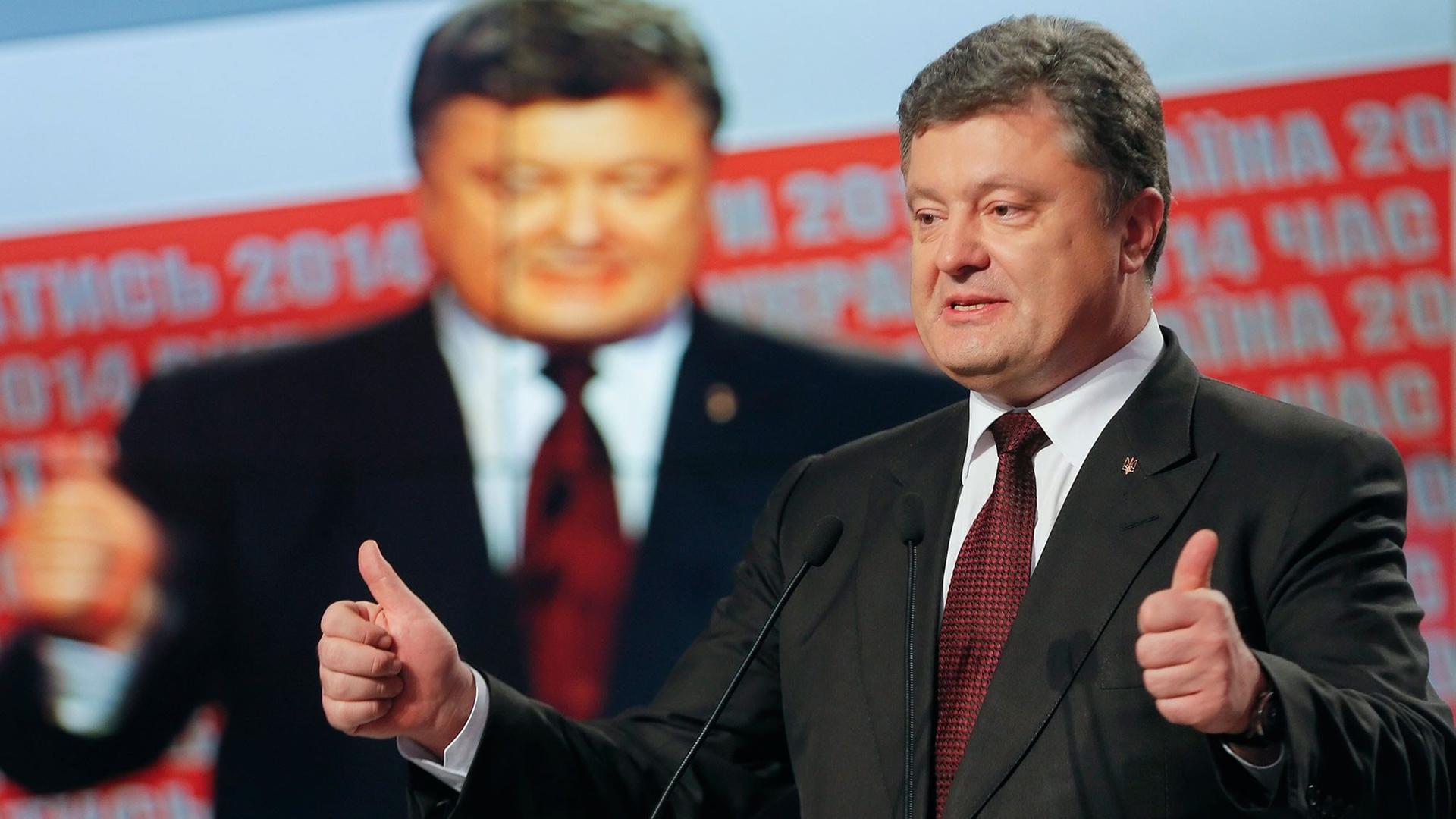 Der ukrainische Präsident Petro Poroschenko feiert nach der Parlamentswahl den Sieg der pro-westlichen Parteien.