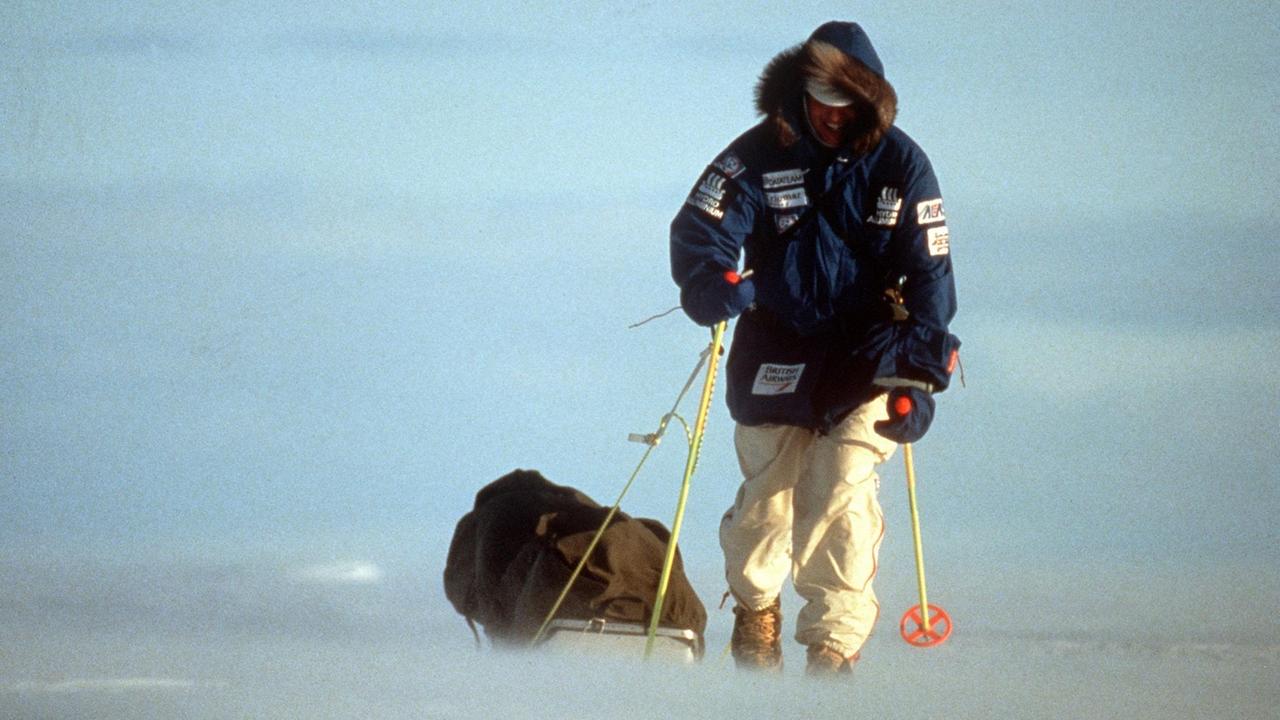 Der Abenteurer Erling Kagge auf Skiern und mit Schlitten auf dem Weg zum Südpol. 