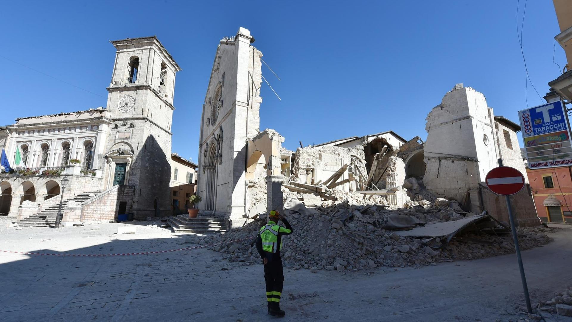 Die vom Erdbeben zerstörte Basilika in Norcia