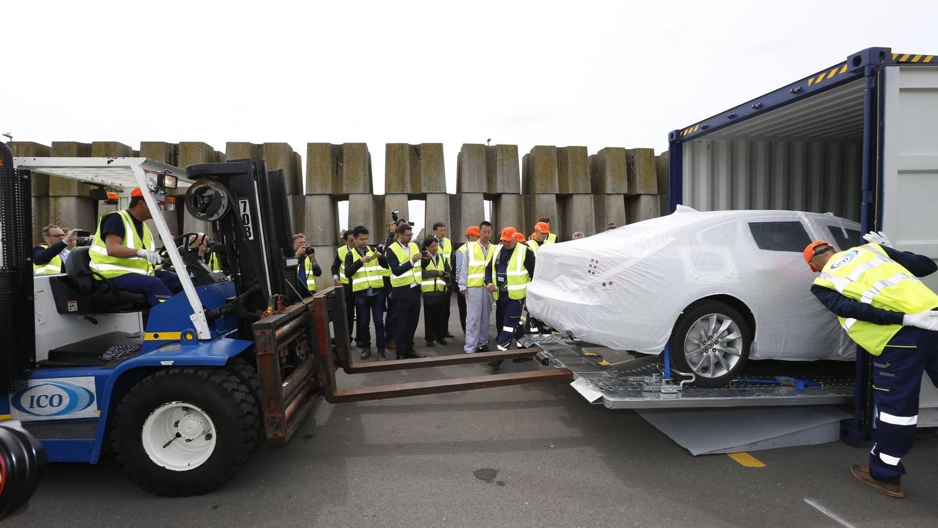 Ankunft des neuen Volvo Sedan im belgischen Haften Zeebrugge am 1. Juli 2017, einer von 123 neuen Volvos, die im Nordwesten Chinas produziert wurden.