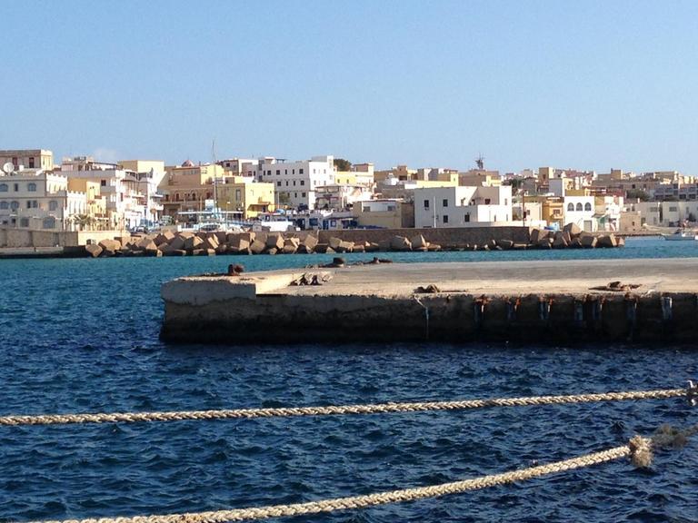 Der Hafen der Insel Lampedusa.