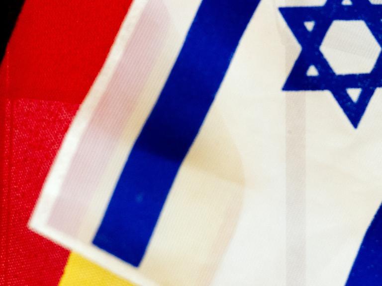 Deutsche und israelische Flagge